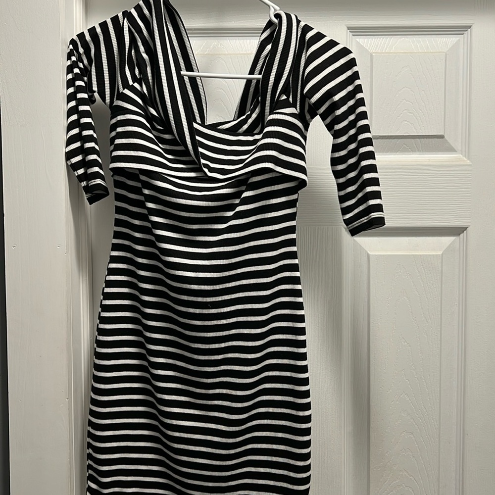 Fitted stripped, off the shoulder dress. Forever 21. Size small.